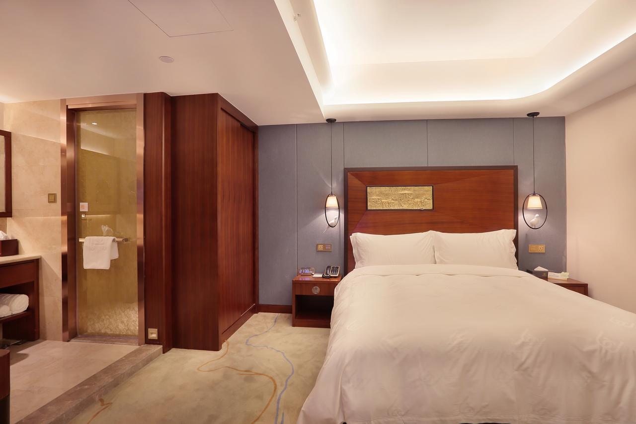 Lujia International Hotel Чънду Екстериор снимка