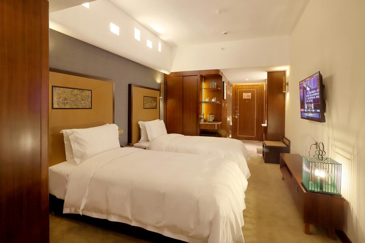 Lujia International Hotel Чънду Екстериор снимка