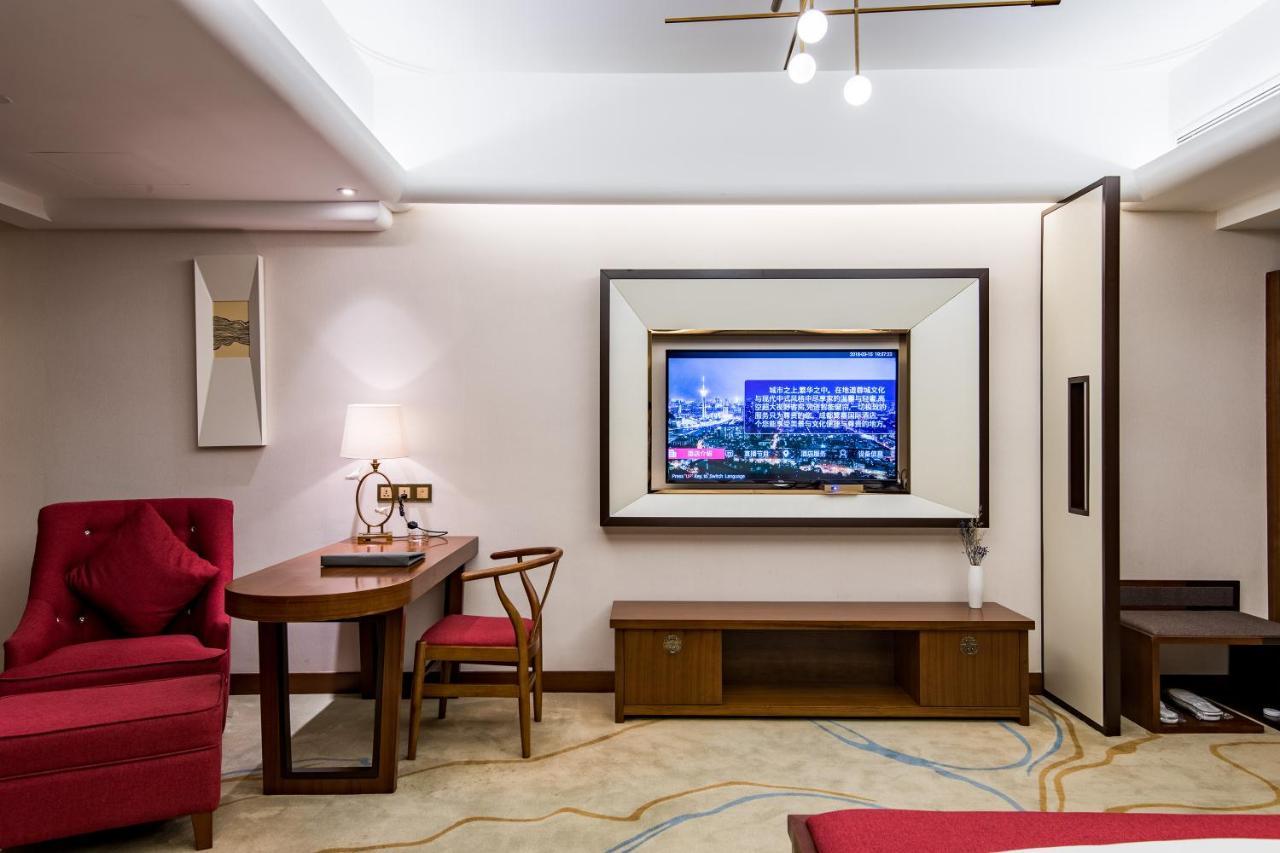 Lujia International Hotel Чънду Екстериор снимка