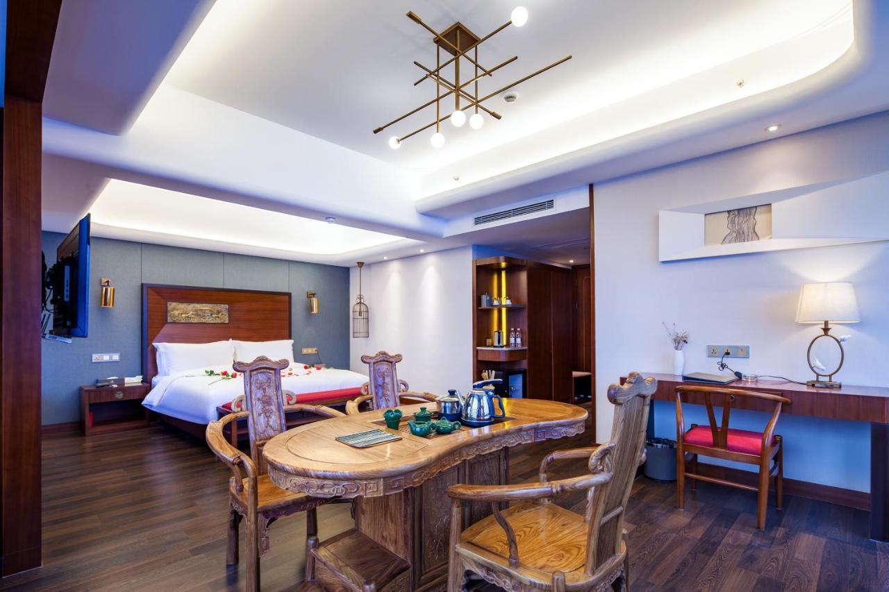 Lujia International Hotel Чънду Екстериор снимка