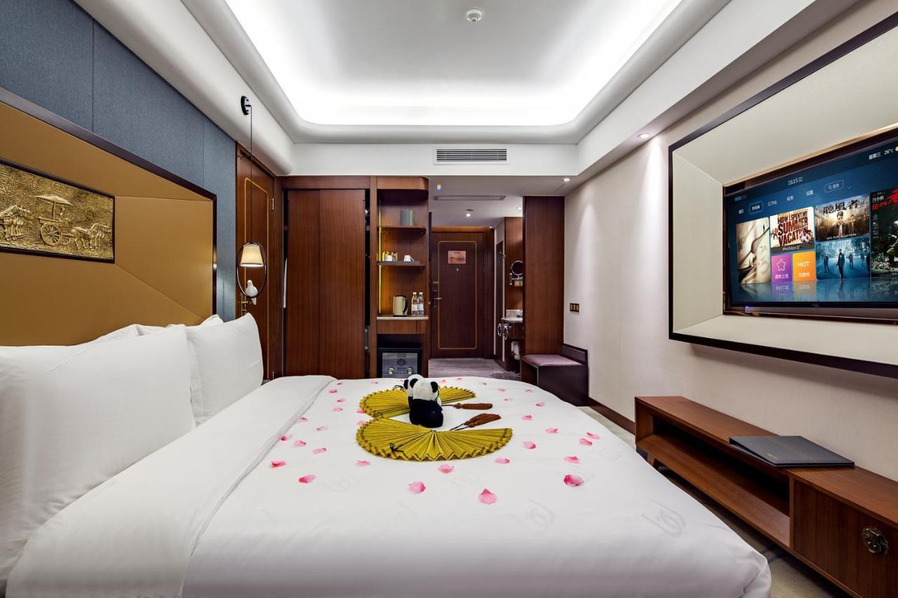 Lujia International Hotel Чънду Екстериор снимка