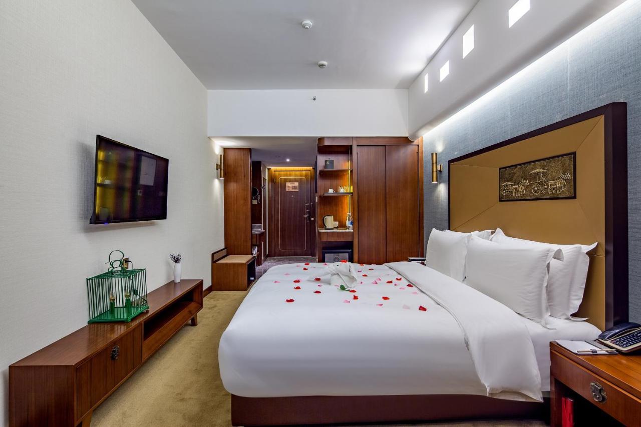 Lujia International Hotel Чънду Екстериор снимка