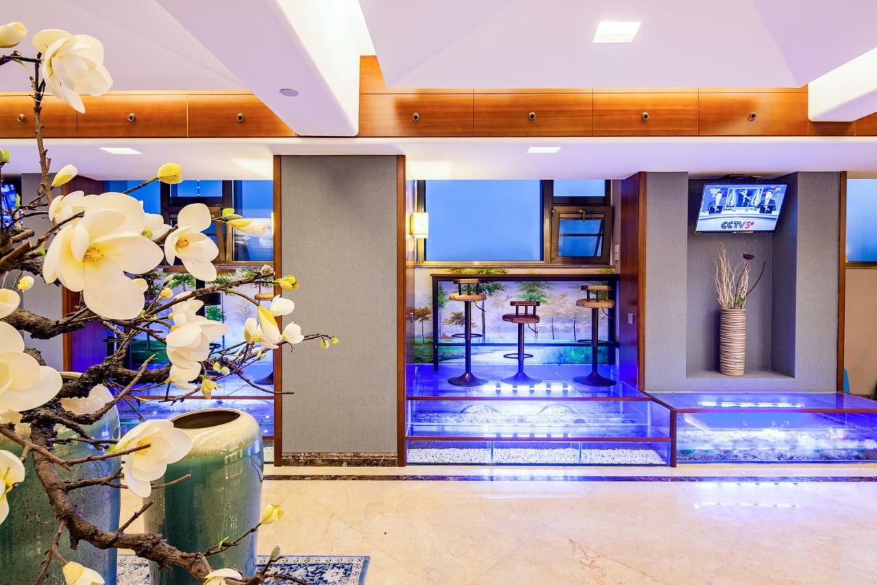 Lujia International Hotel Чънду Екстериор снимка