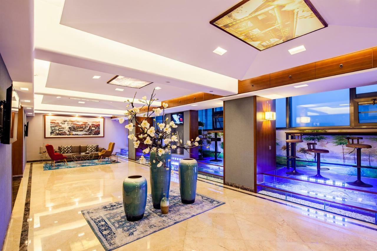 Lujia International Hotel Чънду Екстериор снимка